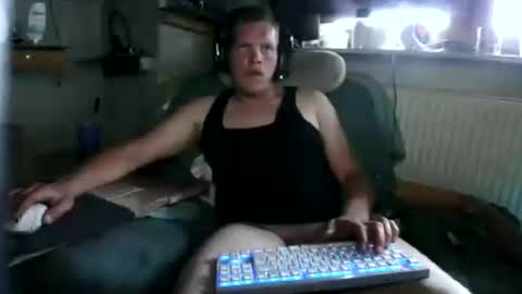ynghotgerman92 online show from June 12, 6:29 pm