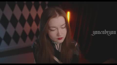 ynnenbrynn online show from December 22, 7:15 am