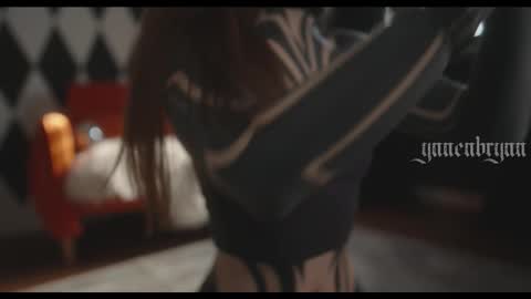 ynnenbrynn online show from February 19, 6:45 am