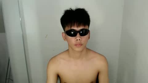 ynotyu online show from April 22, 6:15 pm