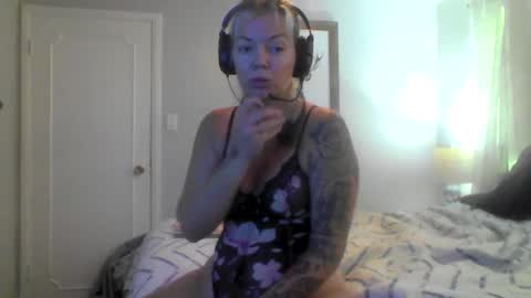 Yogiblondebangme online show from September 26, 4:48 pm