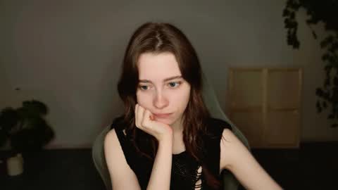 yoka_paradoxxx online show from November 6, 5:21 am