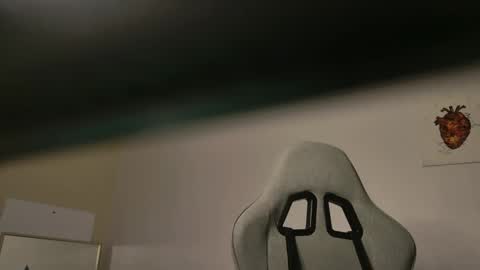 Snapshot of yoka_paradoxxx chatting on October 21, 5:12 am yoka_paradoxxx online show from October 21, 5:12 am