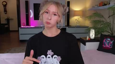  Wilma  online show from October 31, 3:45 pm