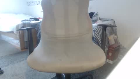 youandme1999 online show from April 11, 8:18 am