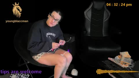 younblaccman6969 online show from January 9, 10:31 pm