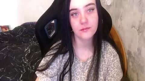 your_8a8y online show from May 12, 5:27 am