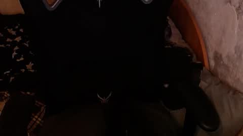 your_8a8y online show from December 9, 9:05 pm