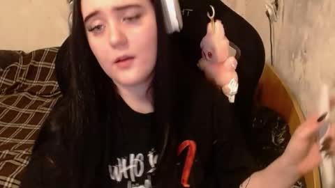 your_8a8y online show from September 15, 2:29 pm