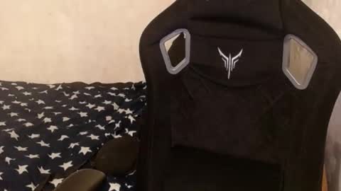 your_8a8y online show from December 4, 6:11 pm