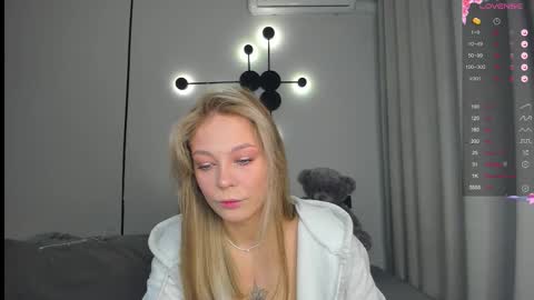 Snapshot of your_alice0 chatting on October 12, 2:15 am Alice online show from October 12, 2:15 am
