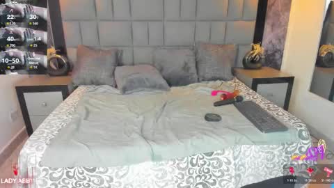 your_lady_milf online show from December 18, 7:42 pm