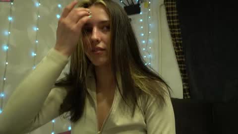 Meri  online show from April 18, 9:15 pm