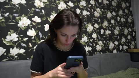 Snapshot of your_little_flexible_girl chatting on February 8, 9:04 pm Meri online show from February 8, 9:04 pm