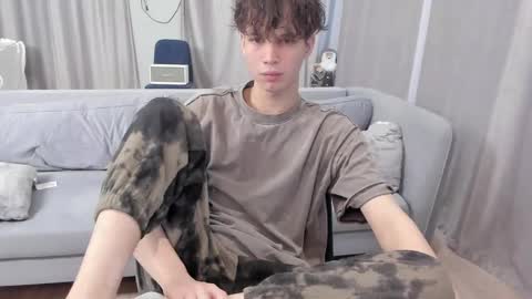 your_shy_guy online show from February 24, 2:15 pm