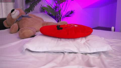 TenderSin online show from March 24, 8:31 am