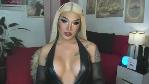 TRICXIEBELLE online show from April 8, 9:18 pm