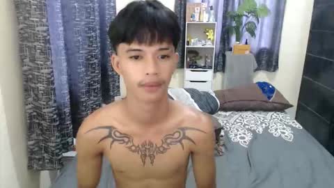 yourasian_eric online show from May 6, 9:04 am