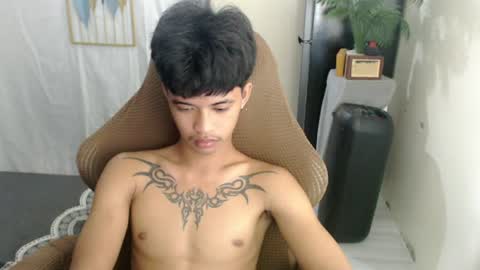 yourasian_eric online show from July 14, 10:21 am