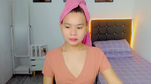 yourcuteprincess_ online show from June 5, 12:21 pm