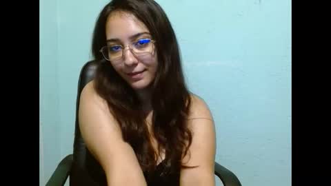 yourdreamgirl903309 online show from November 19, 7:45 pm