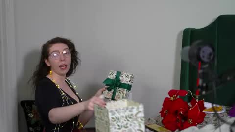 Sarlei Sar-uh-lie online show from December 16, 2:41 am