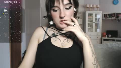 Snapshot of yourhanna_ chatting on October 24, 12:06 pm hanna online show from October 24, 12:06 pm