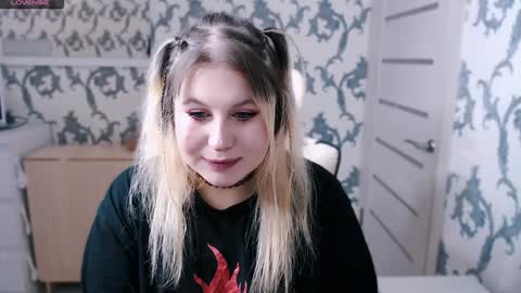 Snapshot of yourkarma_2_0 chatting on December 17, 8:12 am Karma online show from December 17, 8:12 am