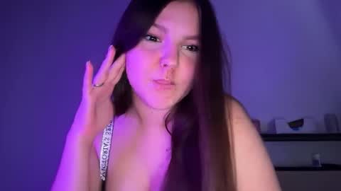 yourmila1 online show from April 22, 9:33 pm