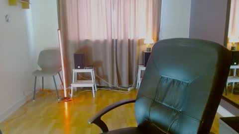 Nora online show from March 7, 3:01 pm