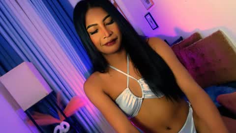 yourprettybella_ts online show from March 24, 6:25 pm