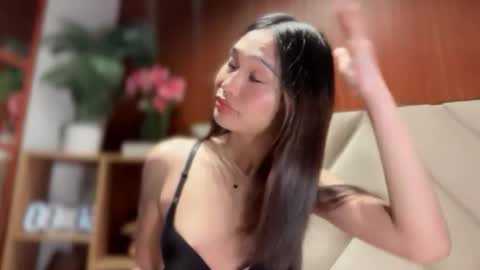 yoursluttyashxx online show from April 12, 5:06 pm