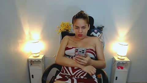 Snapshot of yoursweetangelxxx chatting on February 5, 7:07 am YourDreamgirl  online show from February 5, 7:07 am