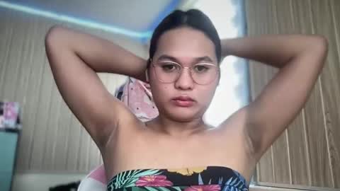 yoursweetgirl_zia online show from April 17, 4:37 am