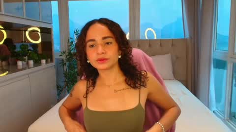 Ysenne online show from May 26, 11:05 am