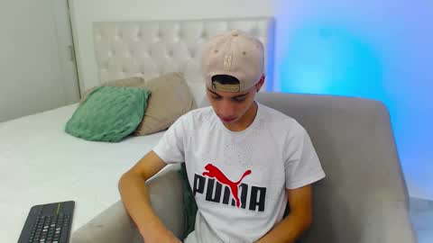 yulian_vasquez online show from February 23, 7:16 pm