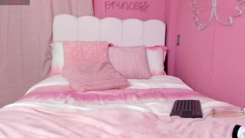 yulieth_x online show from May 22, 11:33 pm