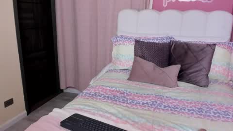 yulieth_x online show from May 14, 11:47 pm