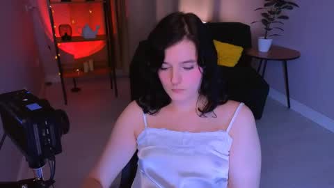 Yumi online show from April 19, 6:10 pm