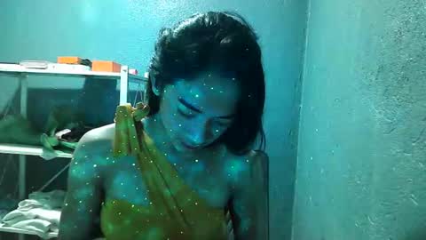 yumi_18 online show from November 25, 5:50 am