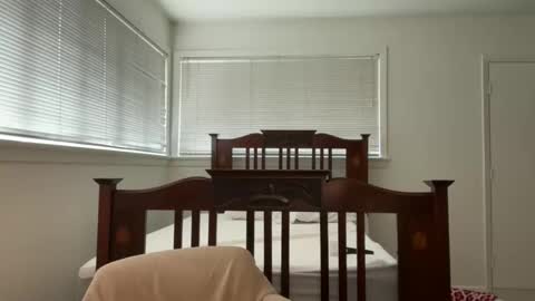 yumiandwolf online show from March 7, 8:09 pm