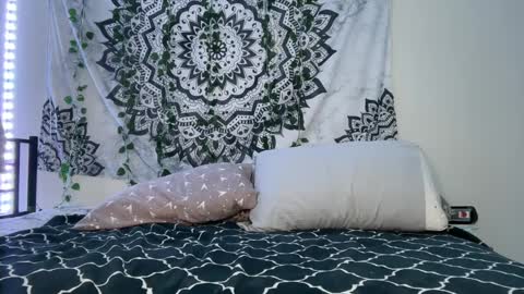 yurdreams_22 online show from March 9, 5:33 am