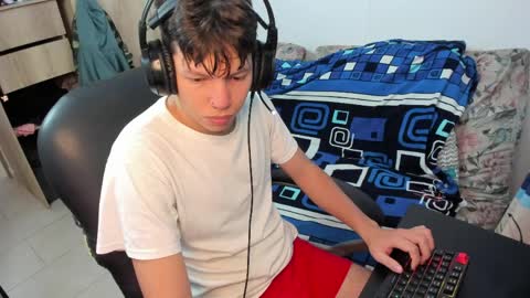 yurii_moody online show from April 10, 12:32 pm