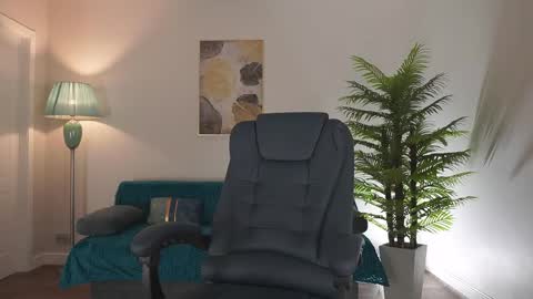 yvonna_ online show from January 13, 4:26 pm