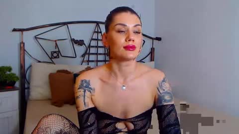 I V Y   online show from February 4, 12:29 am