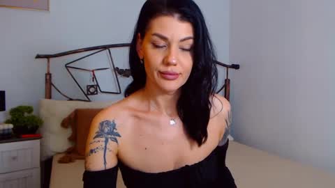 I V Y   online show from February 23, 8:33 pm