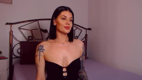 I V Y   online show from May 20, 7:53 pm