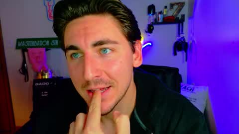 Zach Rhyder online show from December 4, 3:17 am