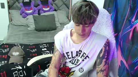 zack online show from April 15, 6:44 pm