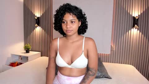 Snapshot of zafiiraa chatting on February 18, 11:44 am zafira online show from February 18, 11:44 am